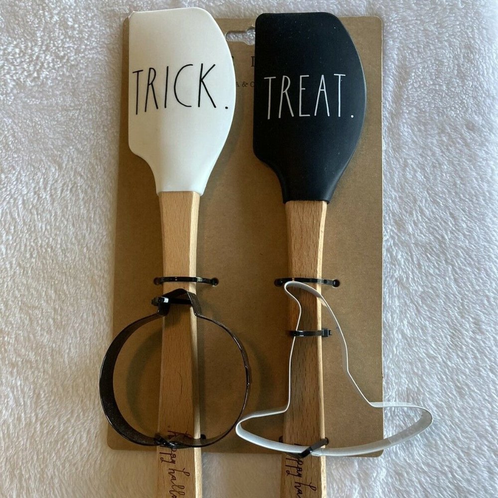 Rae Dunn Halloween Happy Halloween Trick Or Treat Spatula Cookie Cutter Set NIP